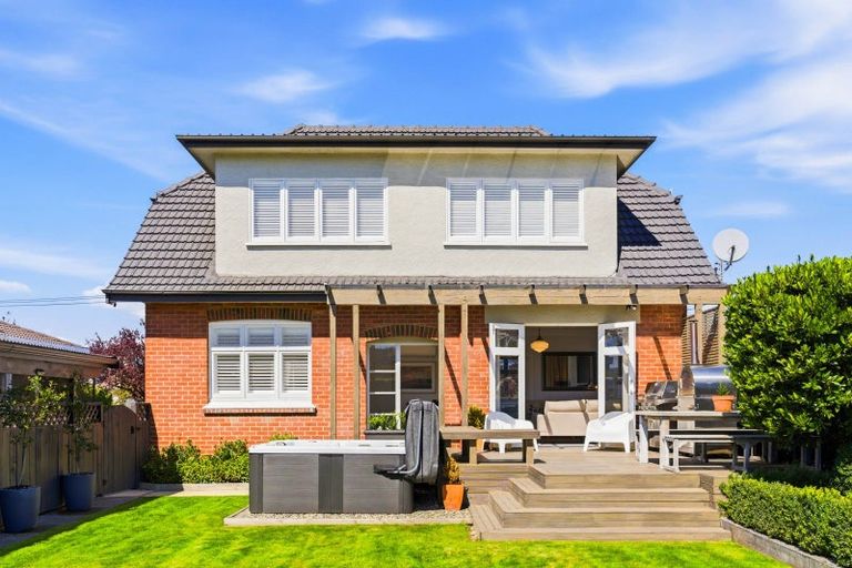 Photo of property in 17 Wycolla Avenue, Saint Clair, Dunedin, 9012