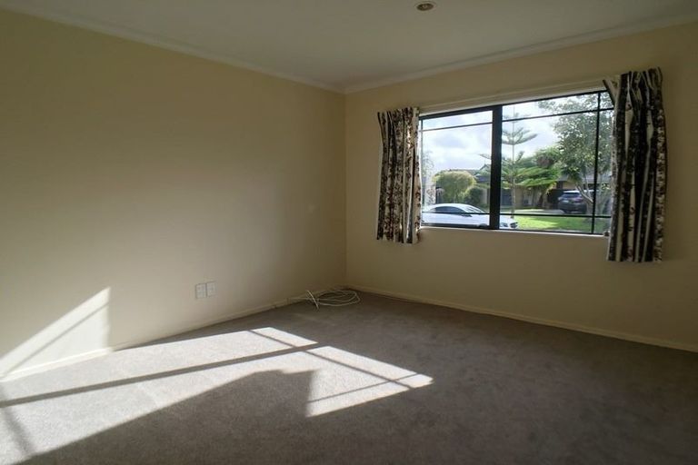 Photo of property in 32 Riverstone Road, Te Atatu Peninsula, Auckland, 0610