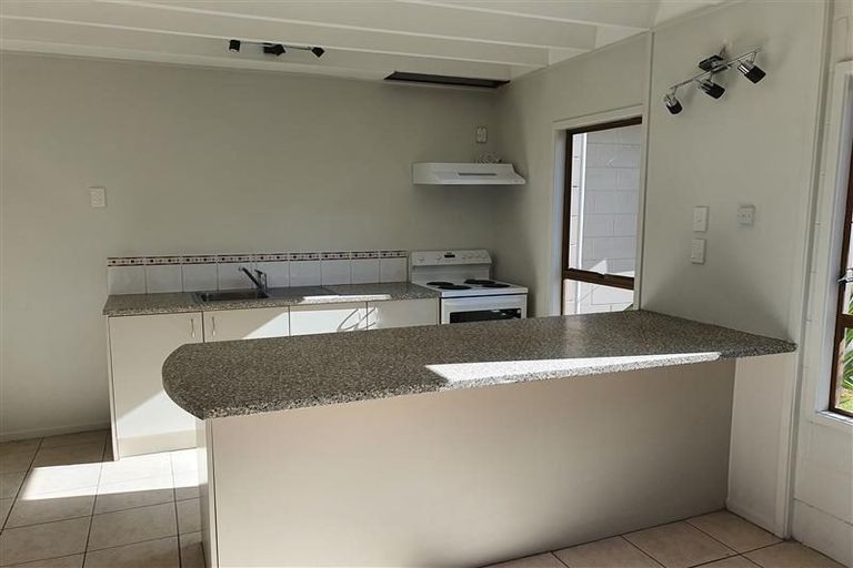 Photo of property in 54 Makora Road, Massey, Auckland, 0614