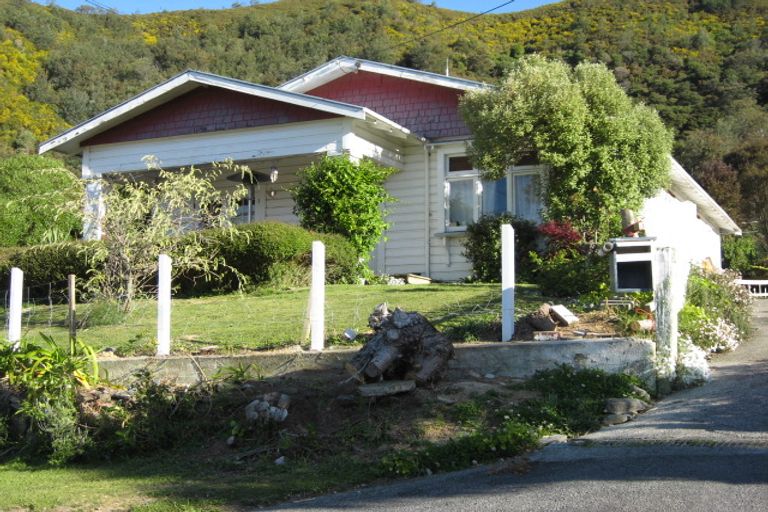 Photo of property in 30 South Terrace, Picton, 7220