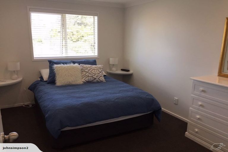 Photo of property in 5 Nottingham Place, Northcross, Auckland, 0630