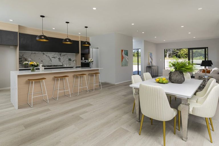 Photo of property in 47 Mcindoe Road, Kumeu, 0810