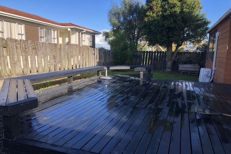 Photo of property in 1/106 Waimumu Road, Massey, Auckland, 0614