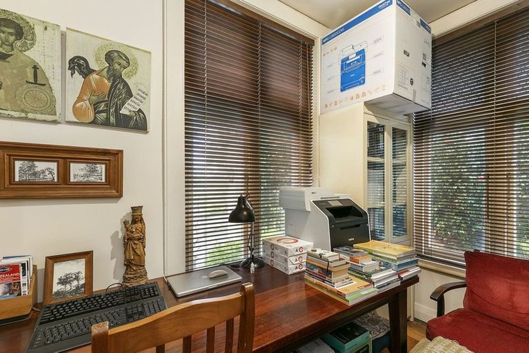 Photo of property in 16a Hadfield Terrace, Kelburn, Wellington, 6012