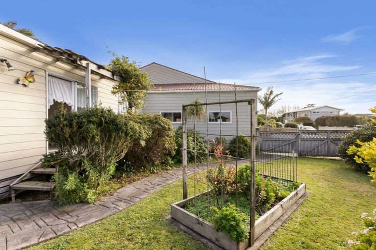 Photo of property in 6 Lillian Place, Orewa, 0931