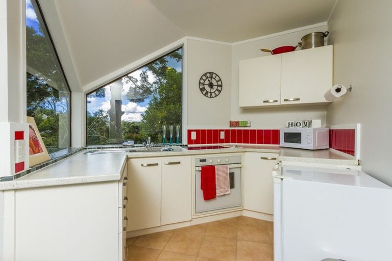 Photo of property in 14/18 Parr Terrace, Castor Bay, Auckland, 0620