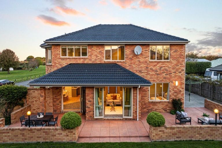 Photo of property in 64 Willowview Drive, Redwood, Christchurch, 8051