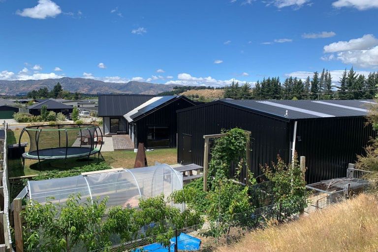 Photo of property in 39 Kingfisher Crescent, Albert Town, Wanaka, 9305