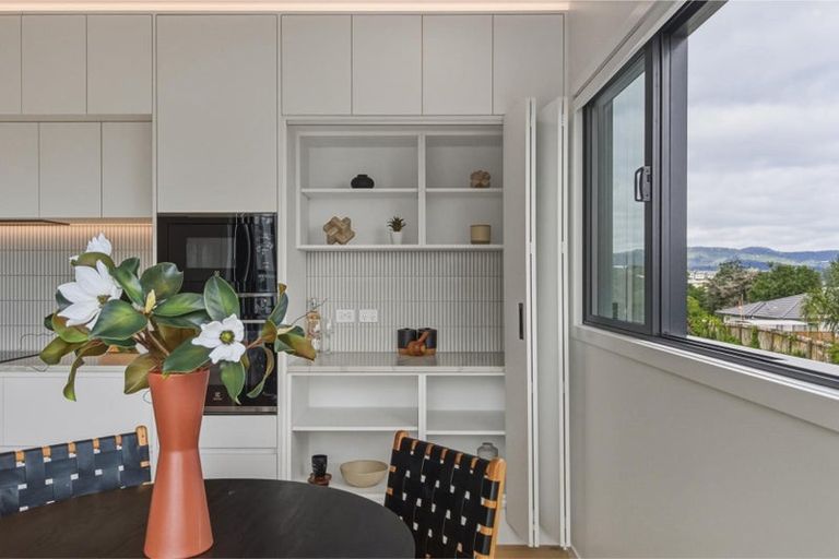 Photo of property in 85a Awaroa Road, Sunnyvale, Auckland, 0612