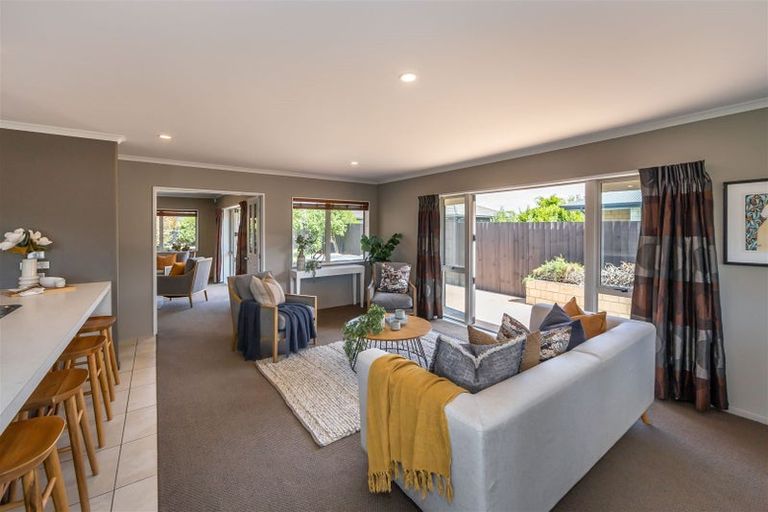 Photo of property in 8 Springside Place, Redwood, Christchurch, 8051