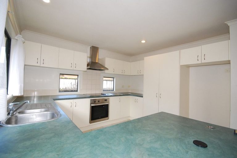 Photo of property in 74 Redcastle Drive, East Tamaki, Auckland, 2013
