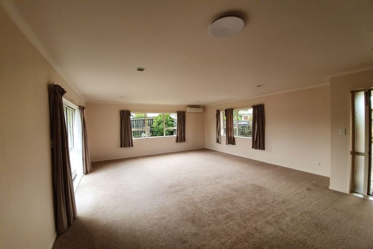 Photo of property in 16 Bella Villa Drive, Waiuku, 2123