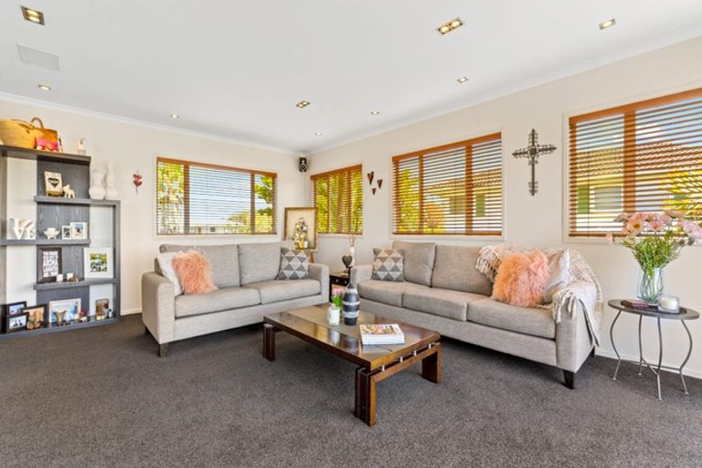 Photo of property in 29 Knights Road, Rothesay Bay, Auckland, 0630