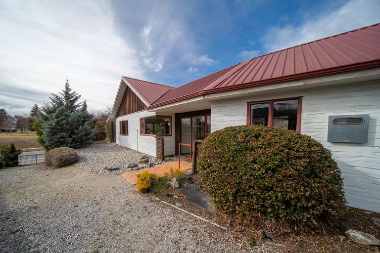 Photo of property in 2 Waenga Drive, Cromwell, 9310