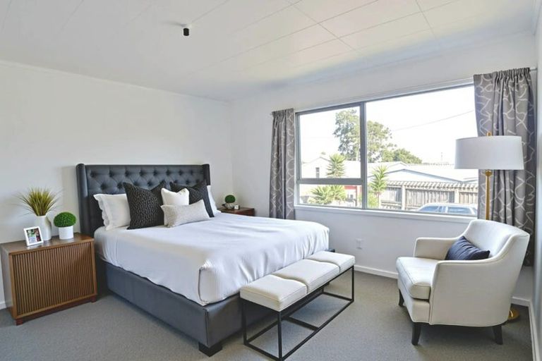 Photo of property in 14 Ewbank Place, Manurewa, Auckland, 2102