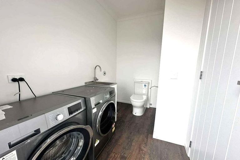 Photo of property in 14 Cessna Way, Newlands, Wellington, 6037