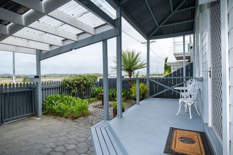 Photo of property in 44 Meeanee Quay, Westshore, Napier, 4110