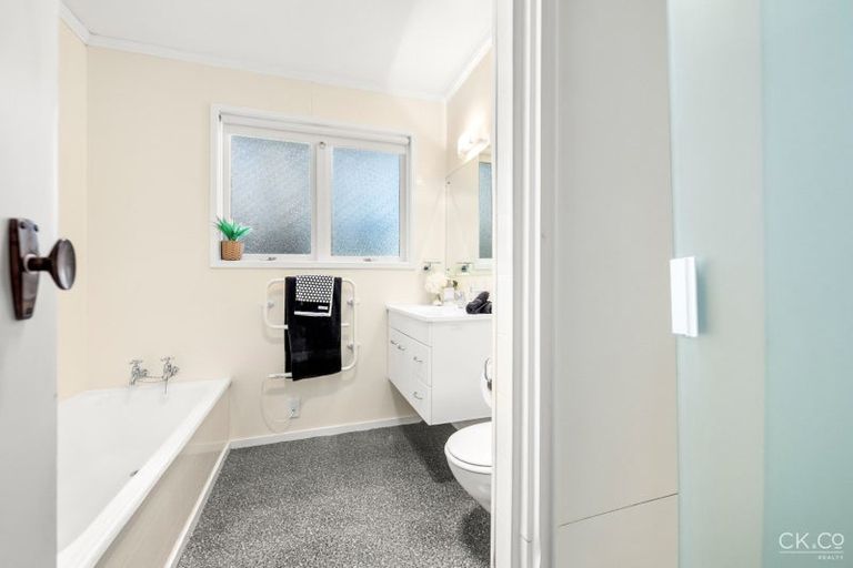 Photo of property in 10 Cedar Street, Maungaraki, Lower Hutt, 5010