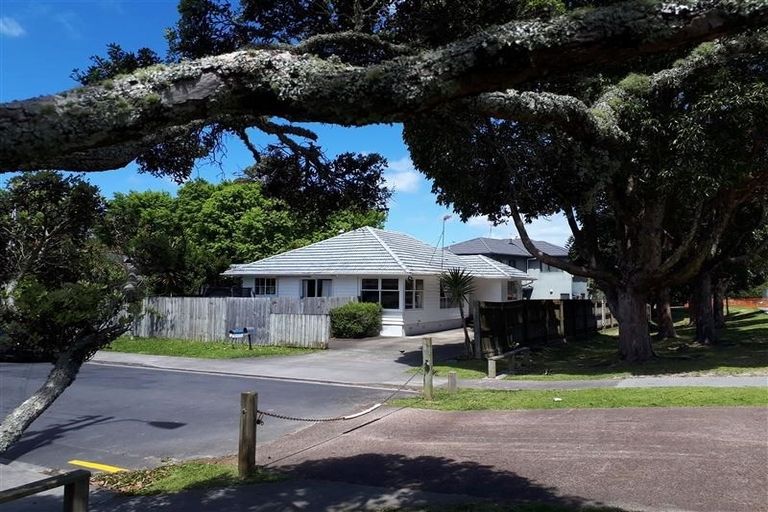 Photo of property in 2/46 Trinidad Road, Sunnynook, Auckland, 0620