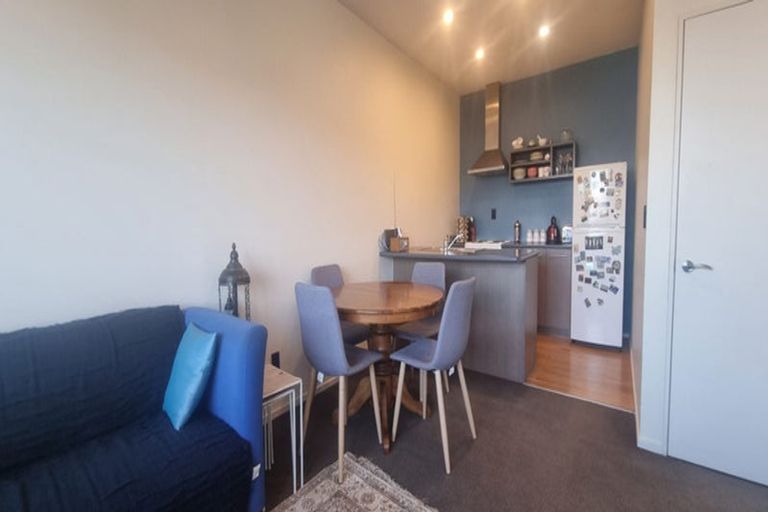 Photo of property in 50 Wynyard Crescent, Fernhill, Queenstown, 9300