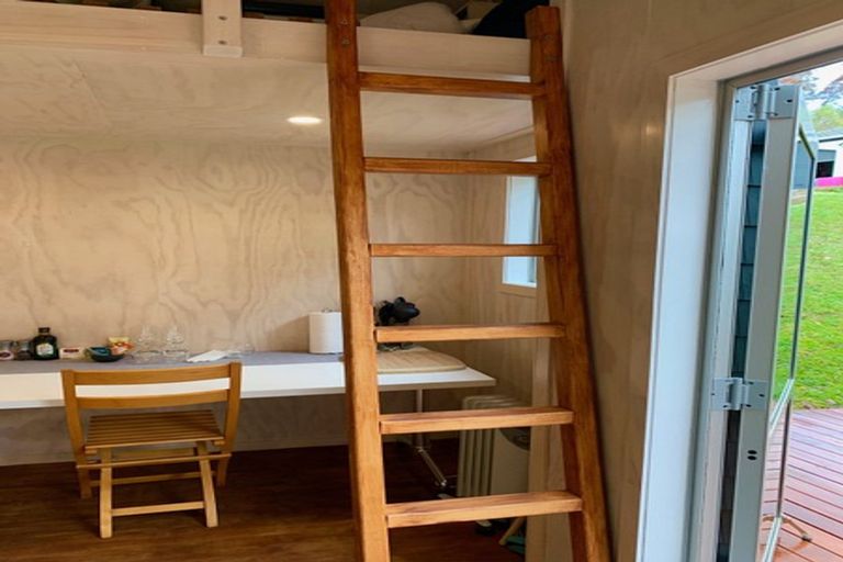 Photo of property in 105 Takahe Road, Titirangi, Auckland, 0604