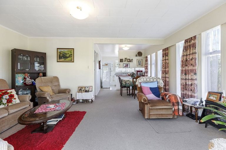 Photo of property in 15 Mckeefry Grove, Tawa, Wellington, 5028