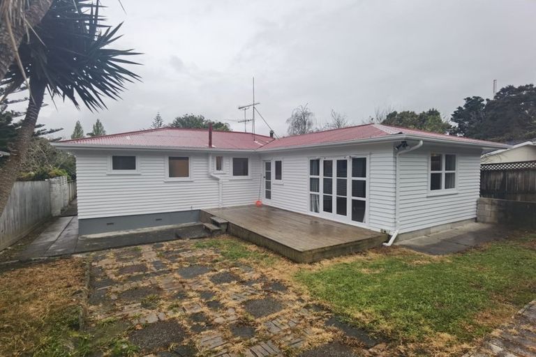 Photo of property in 31 Lowtherhurst Road, Massey, Auckland, 0614