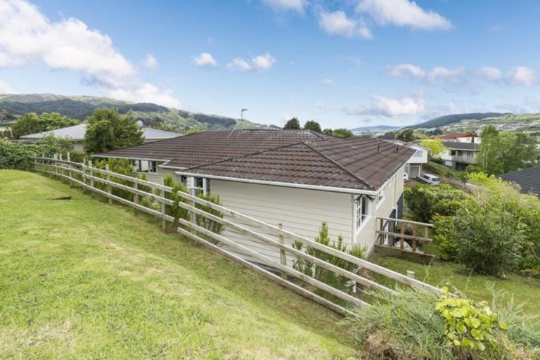 Photo of property in 25 Oriel Avenue, Tawa, Wellington, 5028