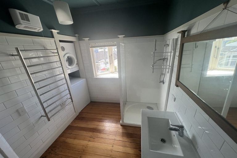 Photo of property in 24 Myrtle Crescent, Mount Cook, Wellington, 6021