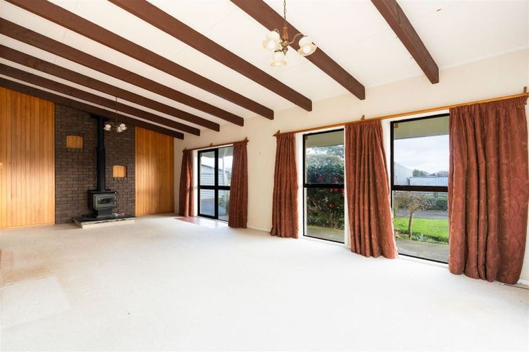 Photo of property in 246 Kawiu Road, Levin, 5510