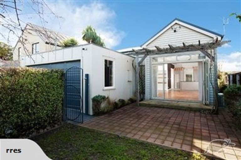 Photo of property in 42 Somme Street, St Albans, Christchurch, 8014
