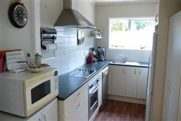 Photo of property in 1/23 Pavola Grove, Glenfield, Auckland, 0629