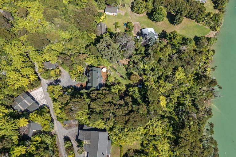 Photo of property in 28 Moetapu Bay Road, Moetapu Bay, Picton, 7282