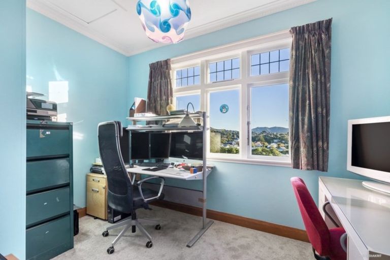 Photo of property in 93 Northland Road, Northland, Wellington, 6012