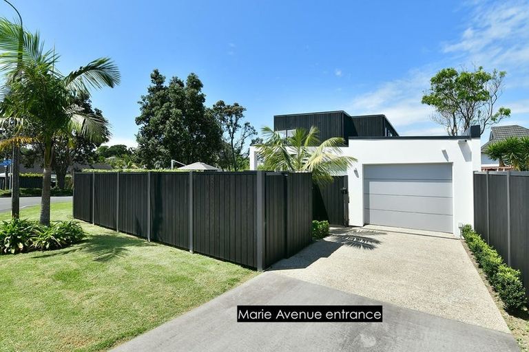 Photo of property in 52 Walton Street, Red Beach, 0932