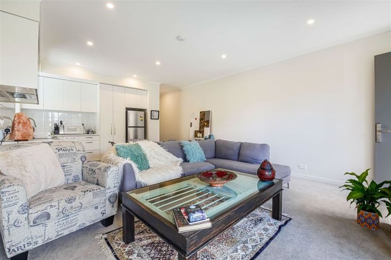Photo of property in 4/2 Warrant Officer Lane, Hobsonville, Auckland, 0616