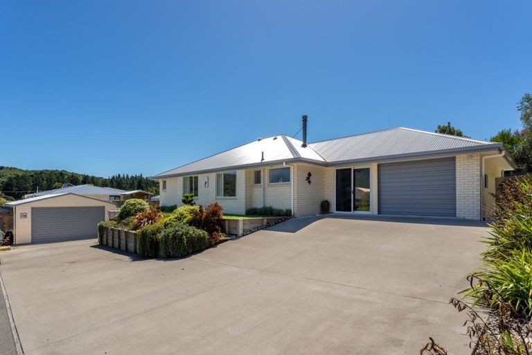 Photo of property in 118 Milton Terrace, Picton, 7220