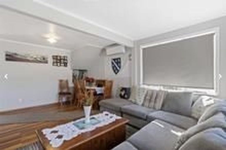 Photo of property in 106a Woodglen Road, Glen Eden, Auckland, 0602