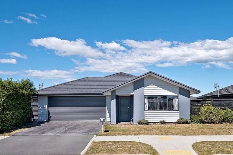 Photo of property in 66 Shillingford Boulevard, Rolleston, 7615