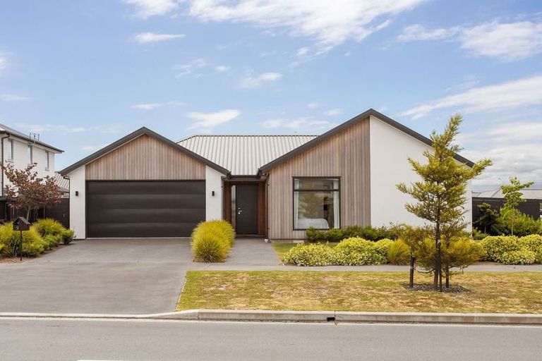 Photo of property in 52 Manakura Street, Russley, Christchurch, 8042