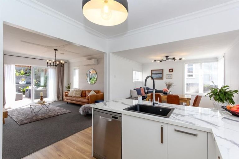 Photo of property in 27 Birdwood Avenue, Moturoa, New Plymouth, 4310