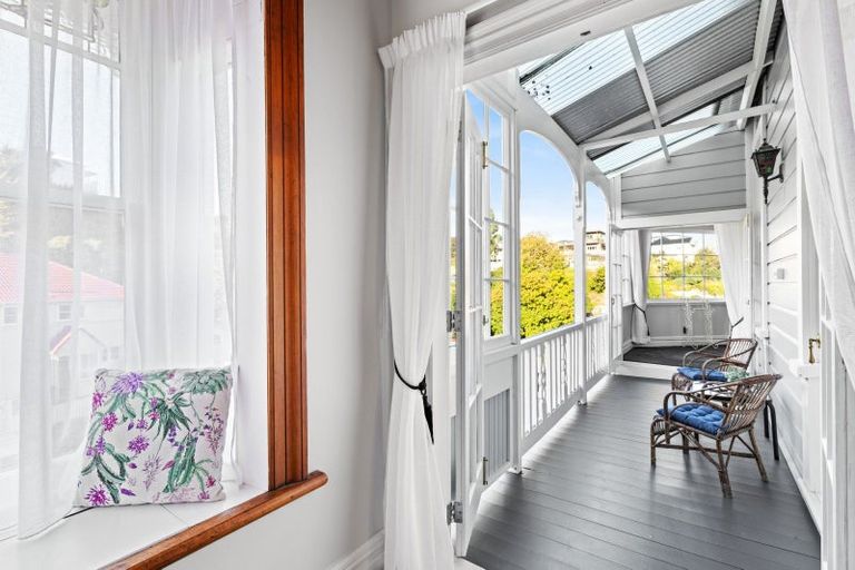 Photo of property in 32 Milton Road, Bluff Hill, Napier, 4110