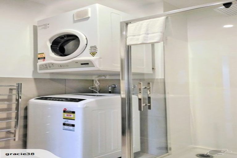 Photo of property in Wyndham Gardens Apartments, 411/30 Red Oaks Drive, Frankton, Queenstown, 9300