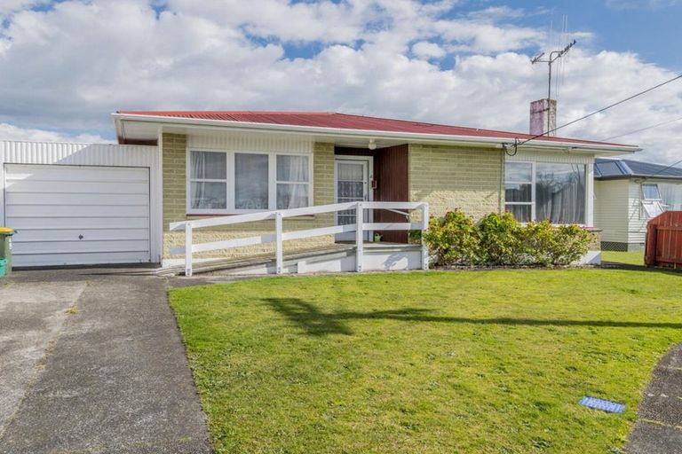 Photo of property in 7 Carlisle Street, Levin, 5510