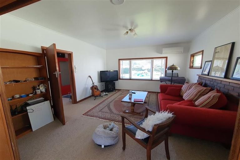 Photo of property in 33 St Michaels Avenue, Point Chevalier, Auckland, 1022