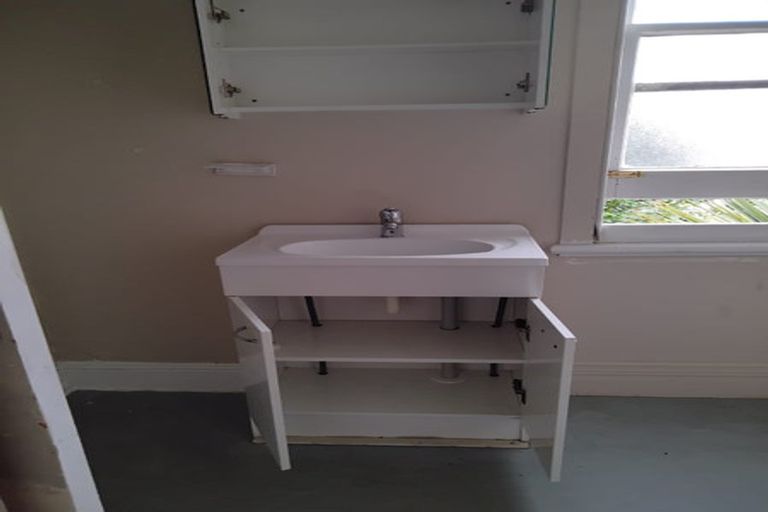 Photo of property in 74 Heriot Row, North Dunedin, Dunedin, 9016