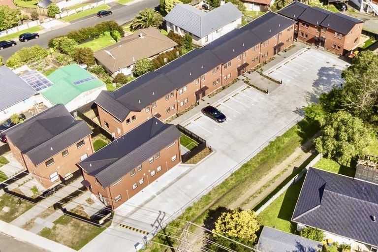 Photo of property in 12/15 Sunhill Road, Sunnyvale, Auckland, 0612