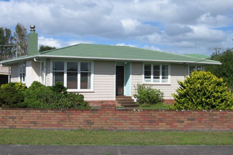 Photo of property in 35 Ward Crescent, Te Atatu Peninsula, Auckland, 0610