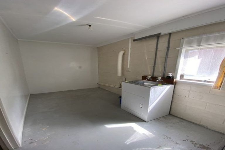Photo of property in 1/6 Clare Place, Glenfield, Auckland, 0629