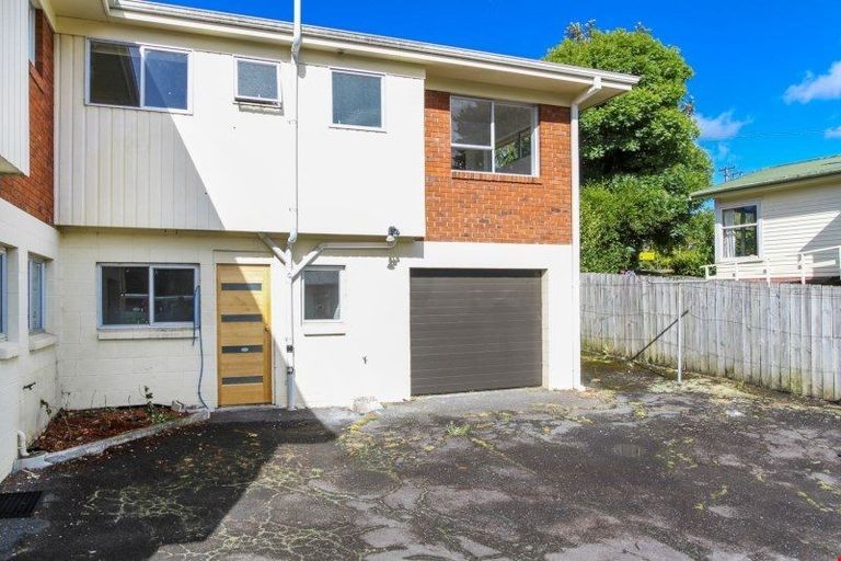 Photo of property in 1/64 Parker Avenue, Titirangi, Auckland, 0604